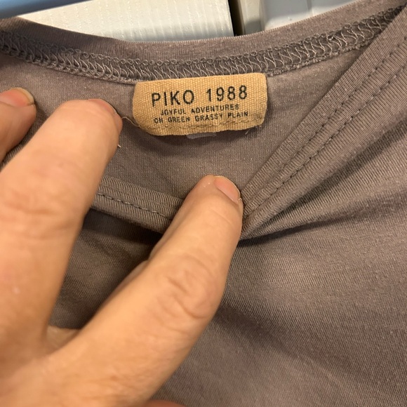 Piko 1988 Classic Taupe Long Sleeve Top, size M - Picture 2 of 6